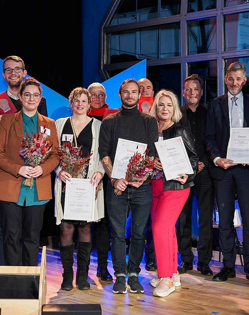 Gruppenfoto der Gewinner:innen des Innovationspreises Berlin Brandenburg 2024, Brain City Berlin 