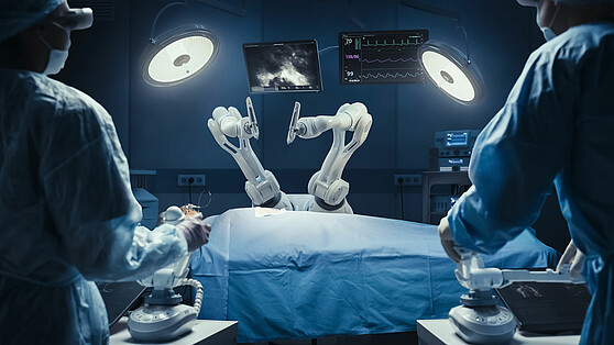 Roboter assistiert im OP-Saal, Brain City Berlin