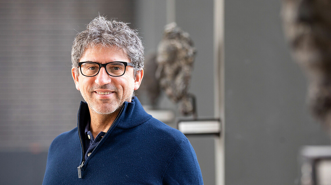 Portrait of Prof Dr. Giuseppe Caire, head of the Department of Communications and Information Theory  at TU Berlin.