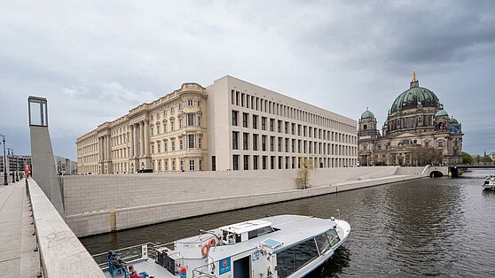 Humboldt Forum und Berliner Dom von der Spree aus betrachtet, Brain City Berlin
