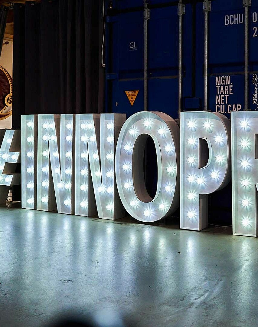 Berlin Brandenburg Innovation Award 2025, illuminated letters.