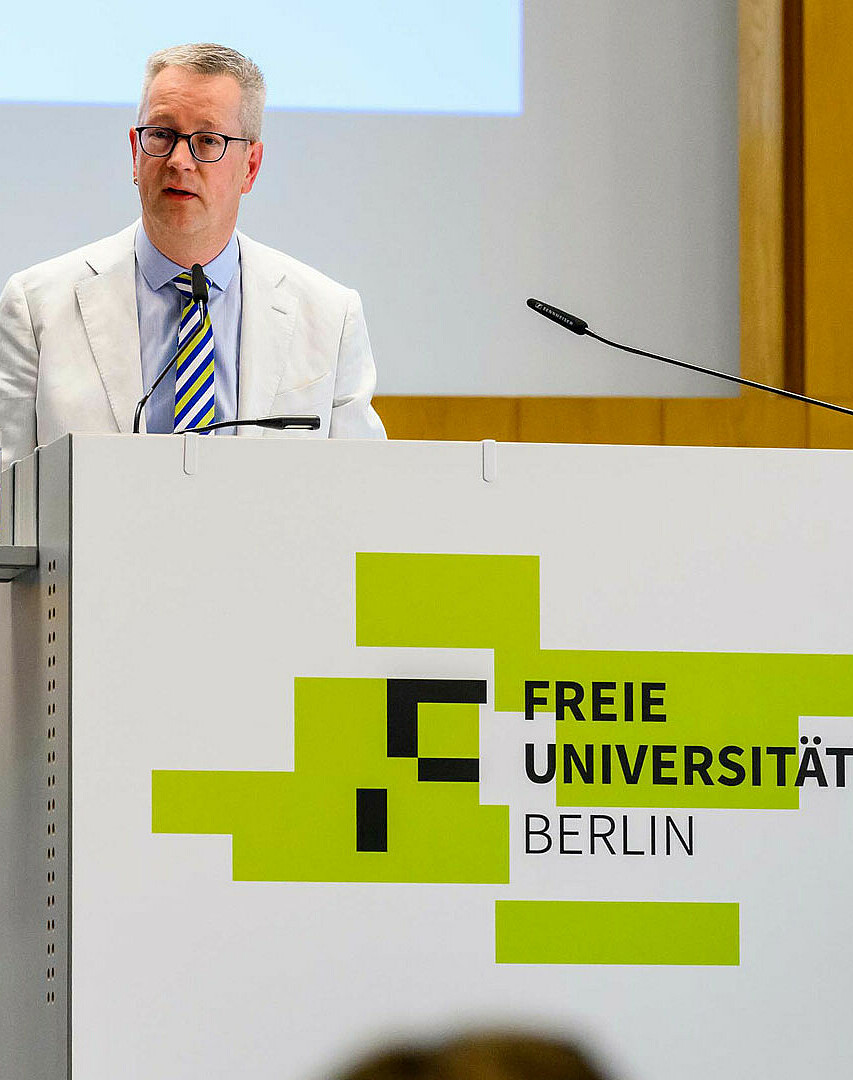 Günter M. Ziegler, Präsident der FU Berlin und Brain City-Botschafter redet beim Festakt "75 Jahre FU Berlin" 