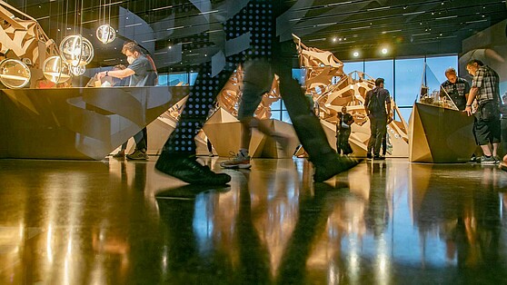 Besucher:innen im Futurium bei der LNDM Berlin 2022.