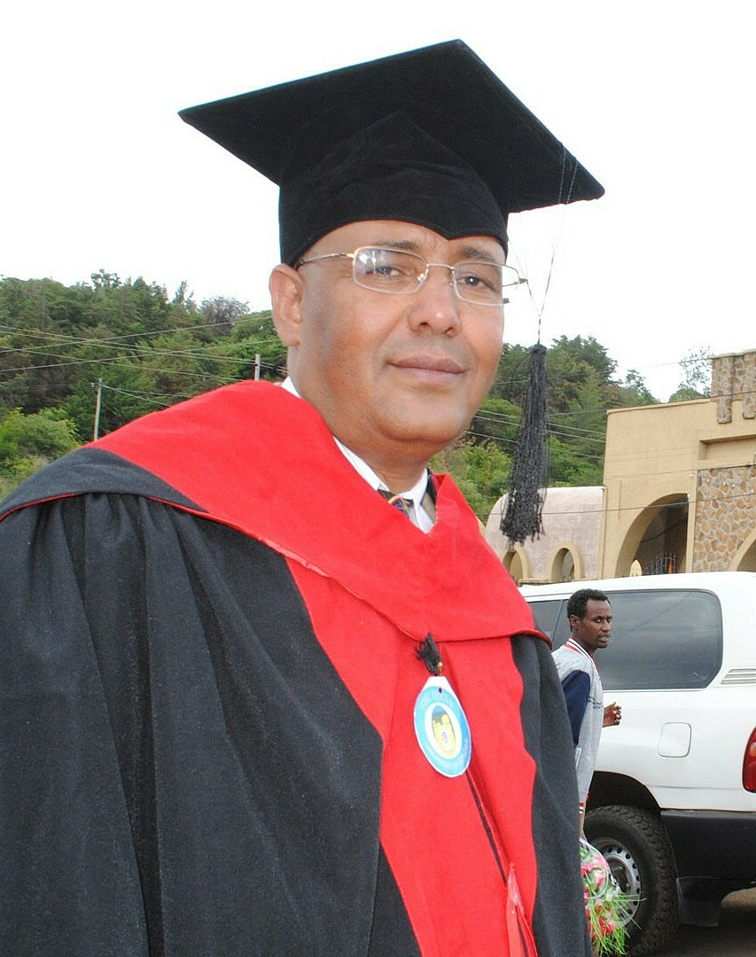 Dr. Aderajew Waka