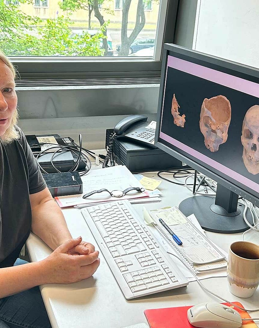 Hilja Hoevenberg an ihrem Schreibtisch im Kriminaltechnischen Institut. 