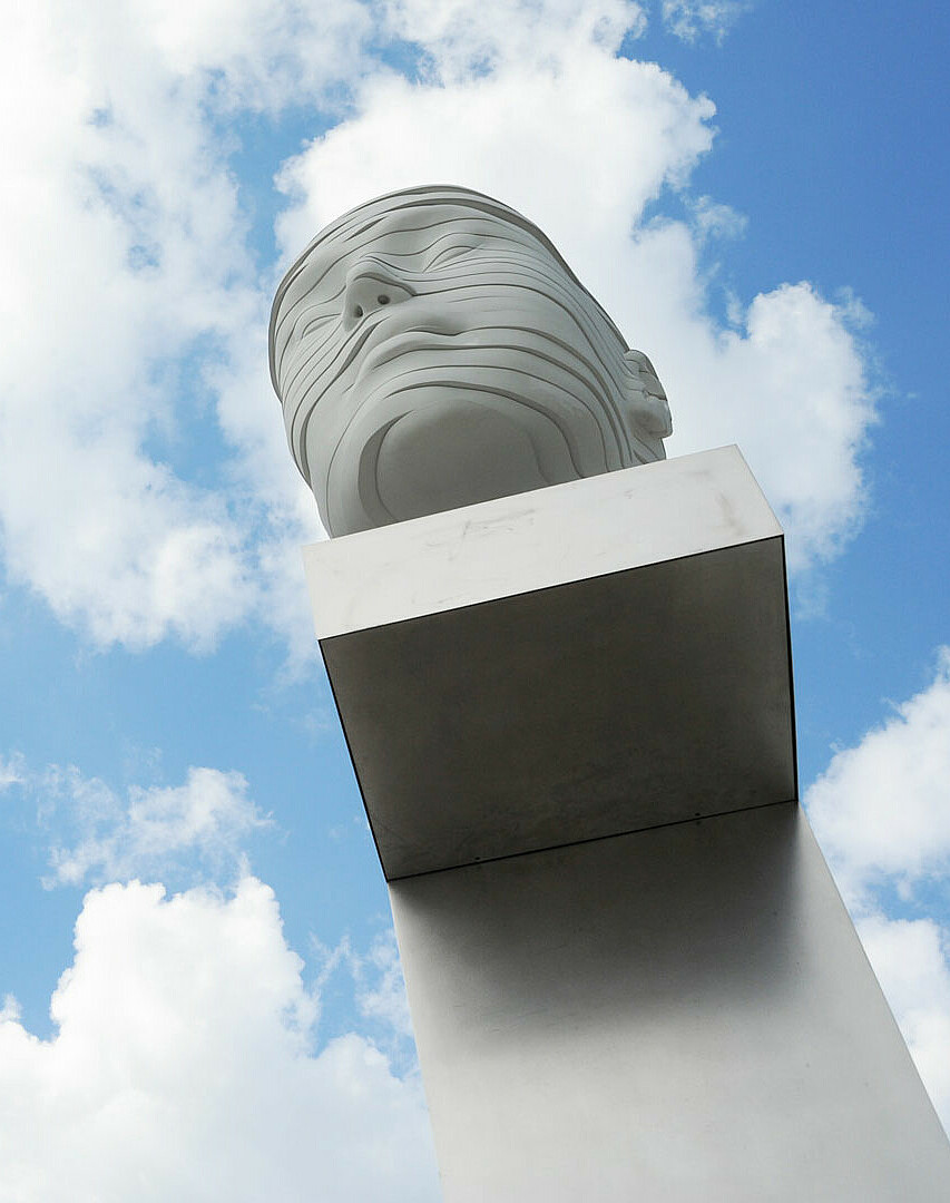  The two stone heads in front of the Forum Adlershof from below, Brain City Berlin 